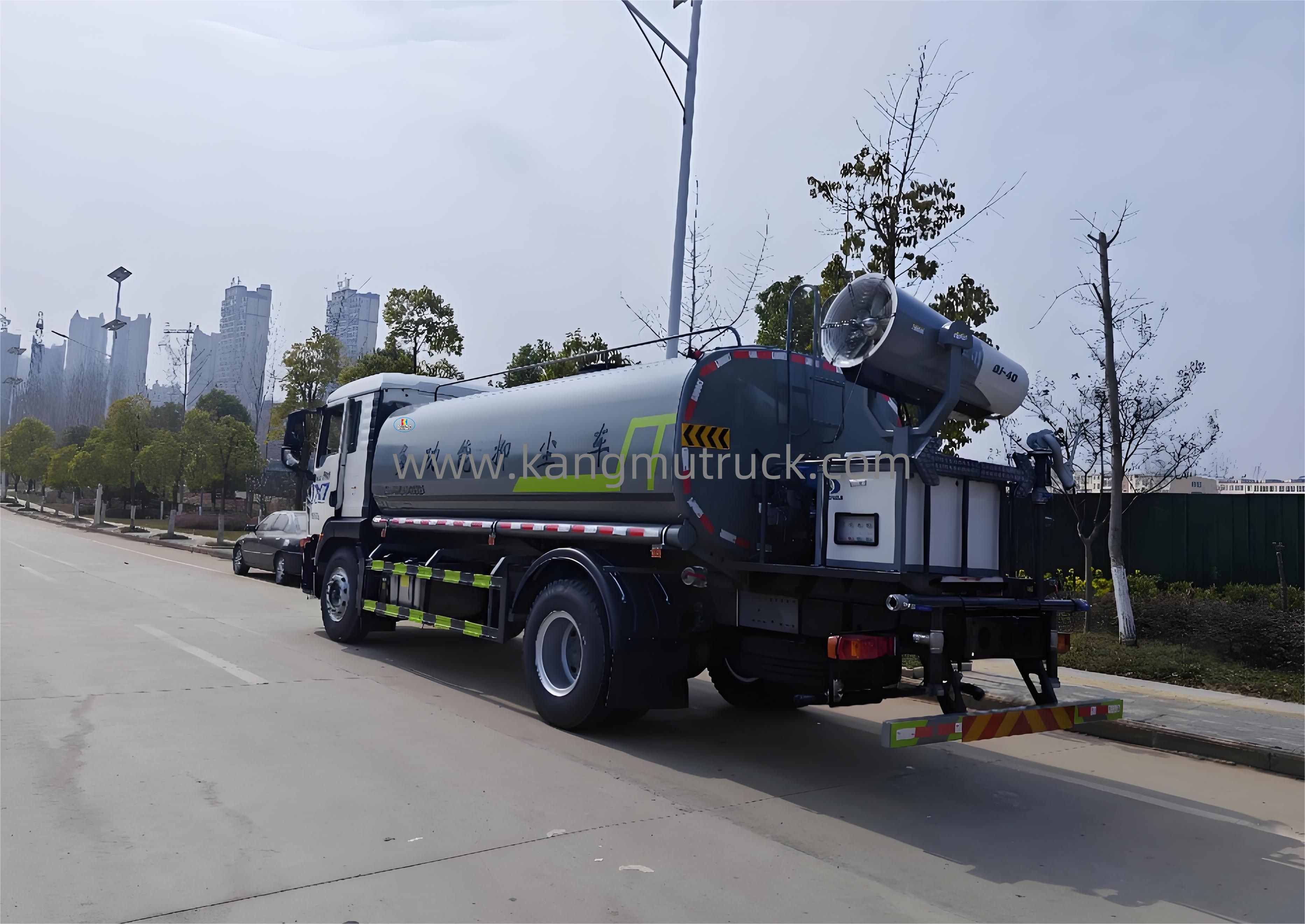 Sinotruk Howo TX7 240HP 15Cbm 먼지 억제 트럭