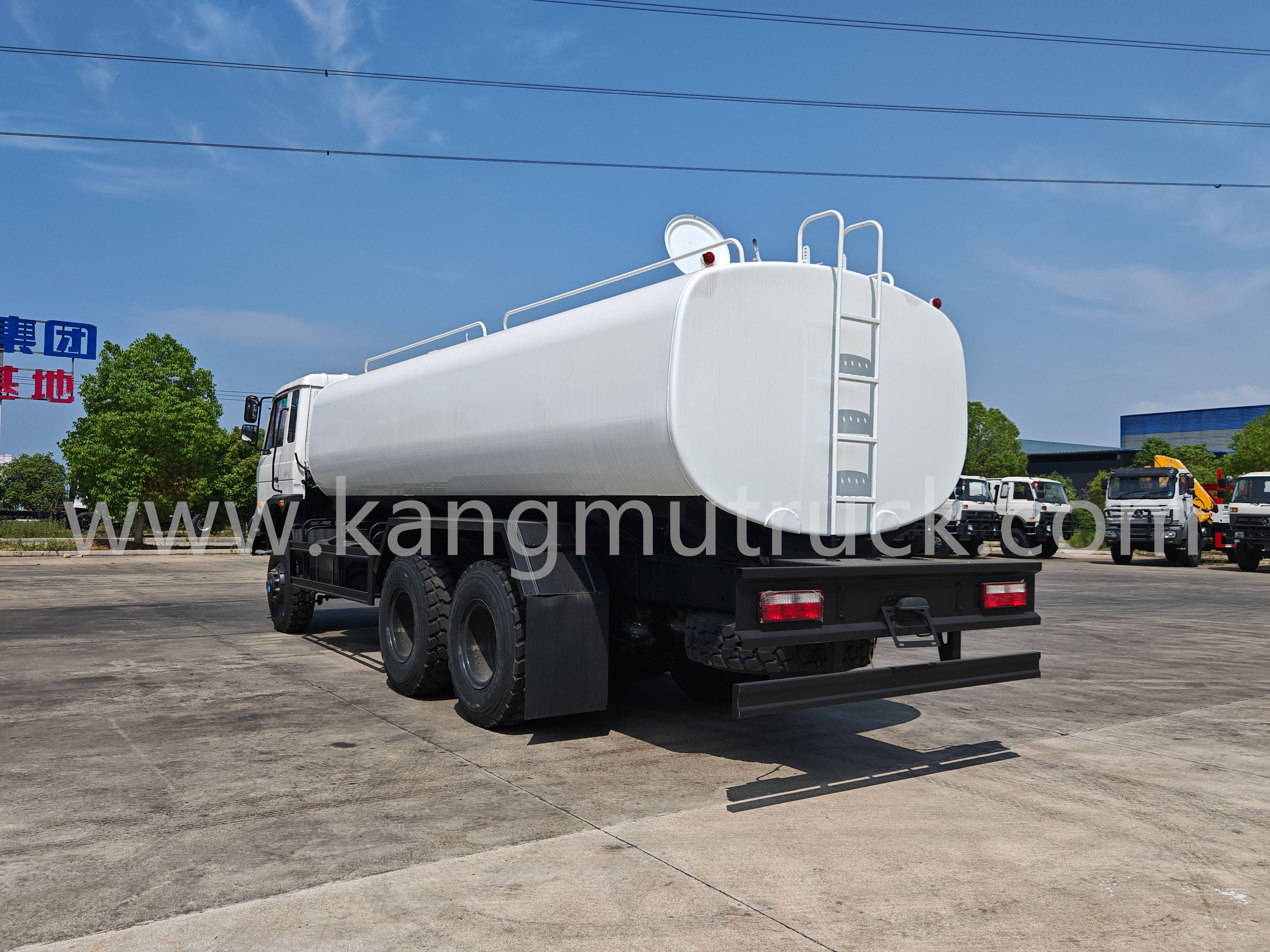 4*4 8000L ရေစည်ထရပ်