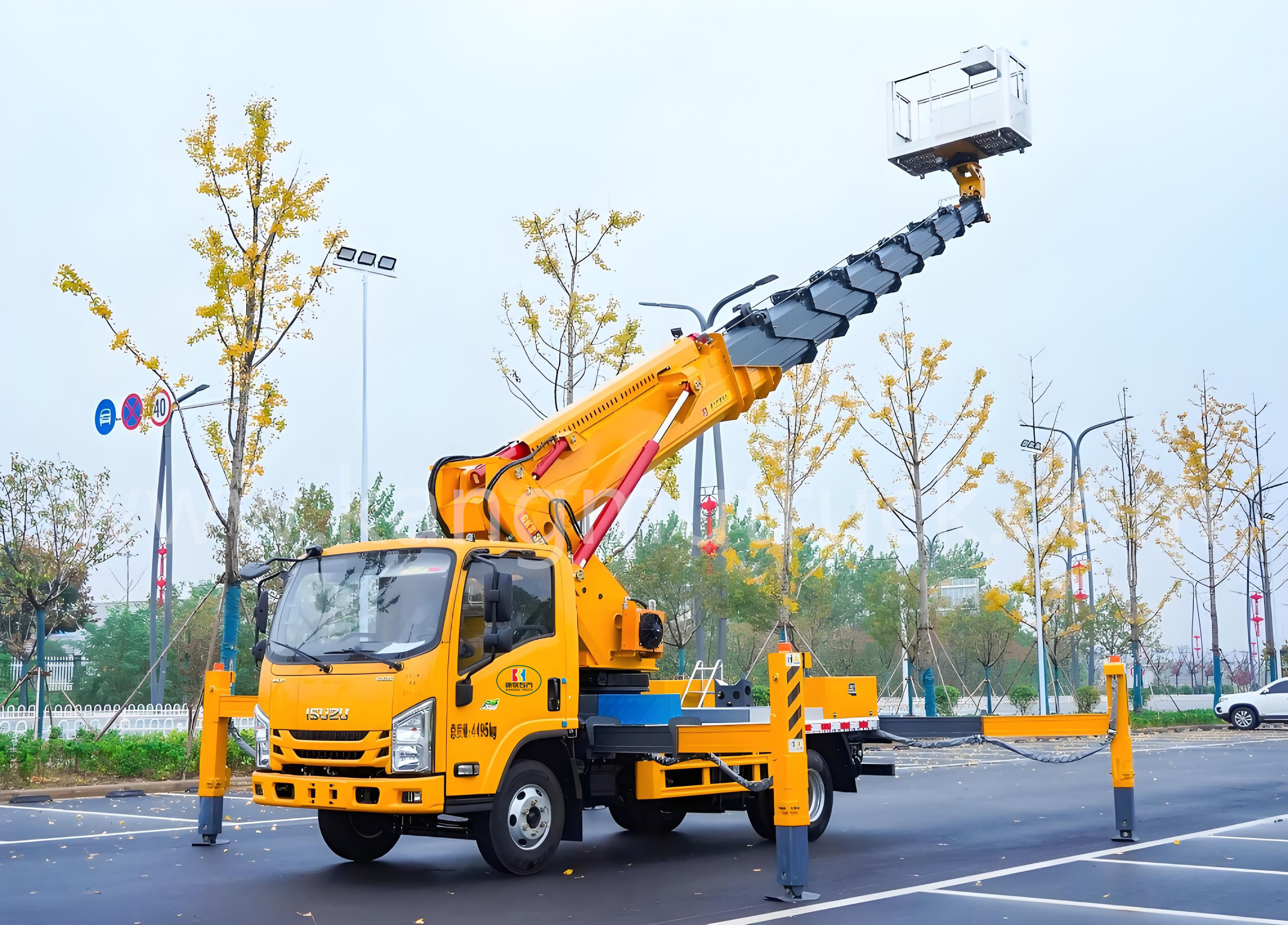 Isuz 33-meter nege-afdeling boom-lughyswa
