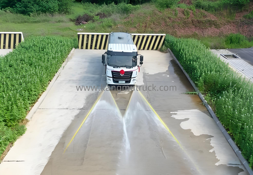Dongfeng D9 200HP 먼지 억제 트럭