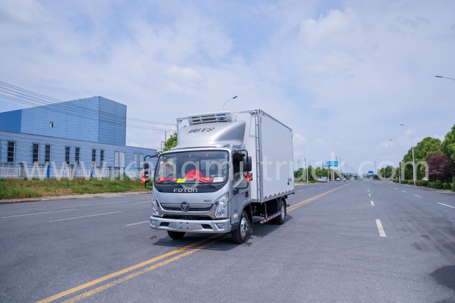 Camion frigorific de foton 4.2M 158 CP