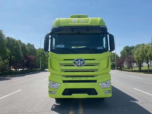 FAW J7 560 hevosvoimaa 9,6 M kylm&auml;kuorma-auto
