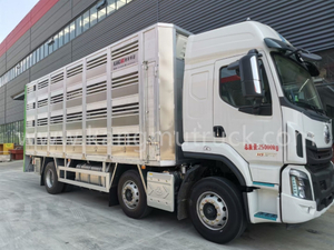 Dongfeng Aluminiowa 3-osiowa ciężar&oacute;wka do transportu bydła i drobiu (290 KM)