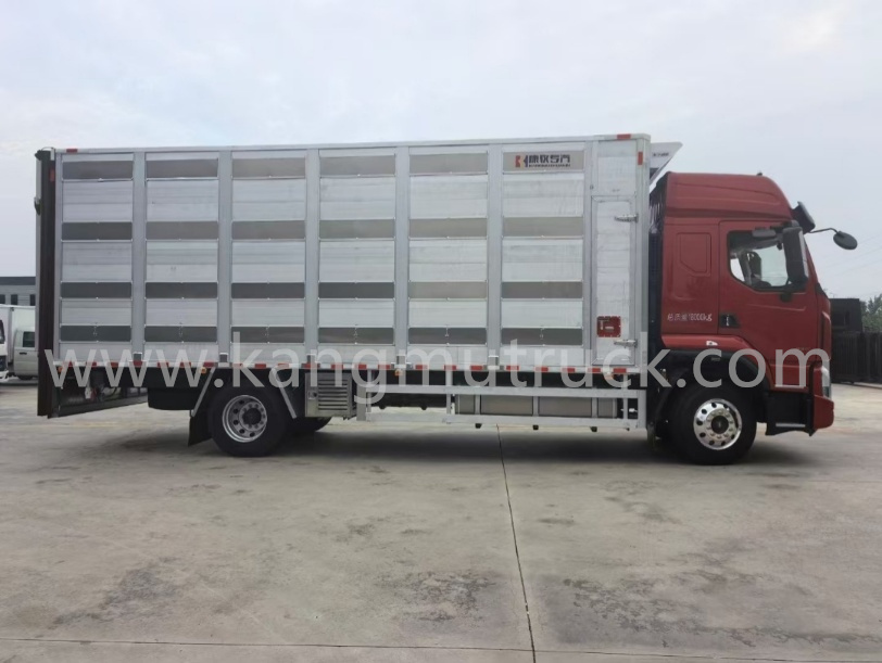 Dongfeng Chenglong 4X2 Aluminiowa ciężar&oacute;wka do transportu bydła i drobiu