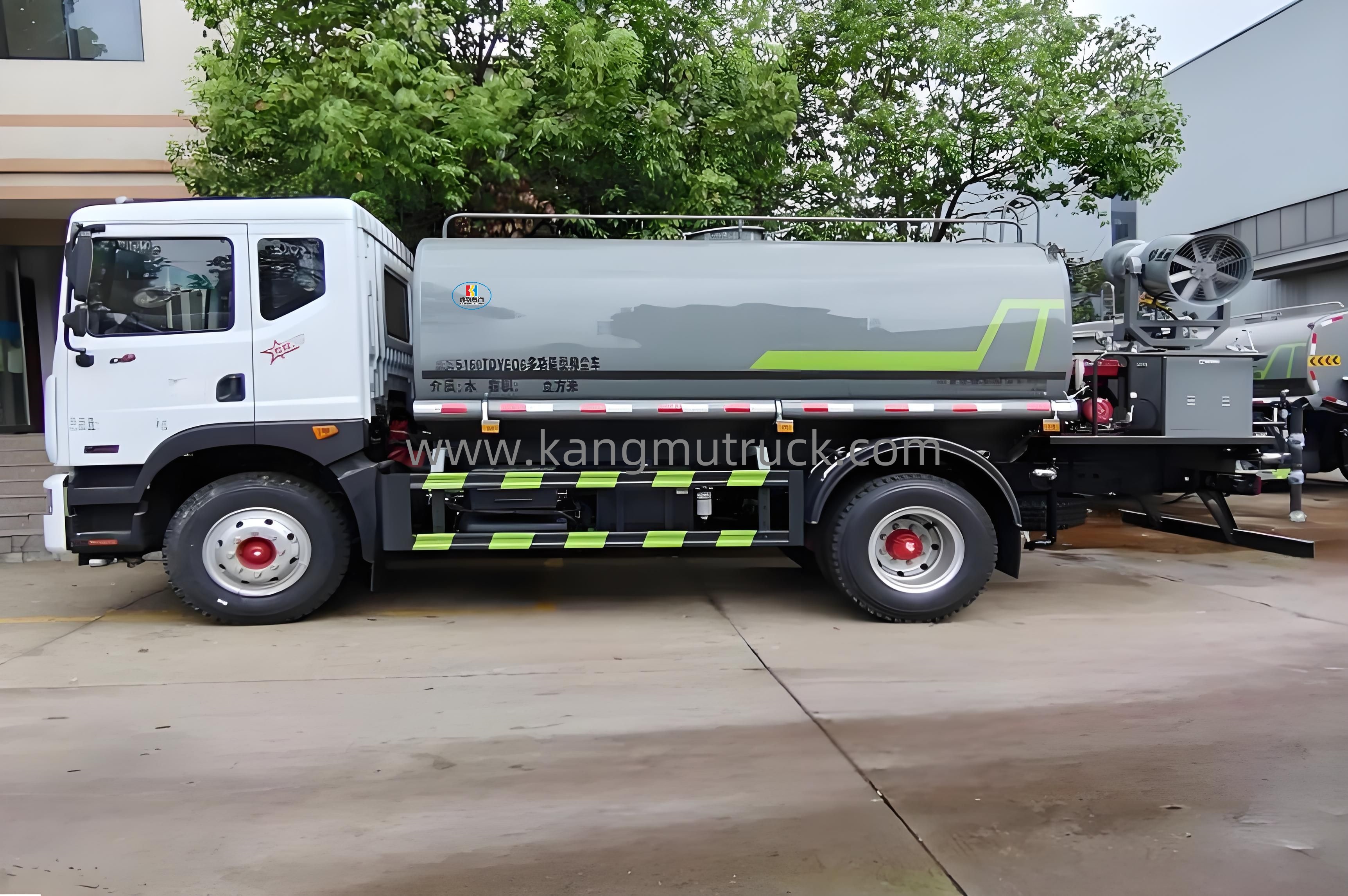 Dongfeng D9 200HP 먼지 억제 트럭