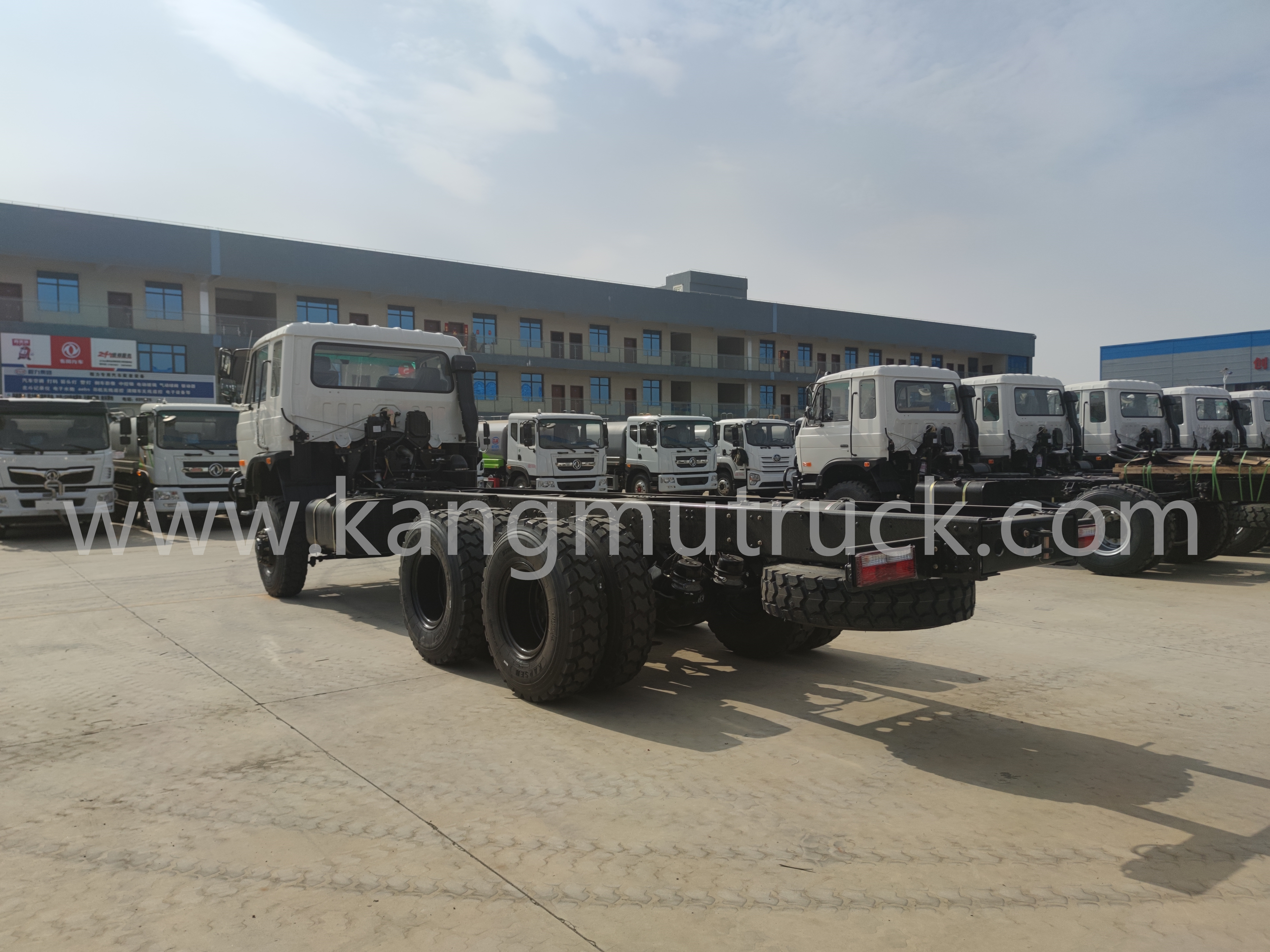 4*4 8000L ရေစည်ထရပ်