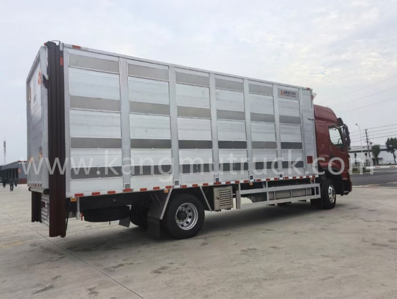 Dongfeng Chenglong 4X2 အလူမီနီယမ် မွေးမြူရေးနှင့် ကြက် သယ်ယူပို့ဆောင်ရေး ထရပ်ကား