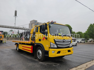 Laweta Foton Aumawk z rozstawem osi 4700 mm i udźwigiem 8 ton z platformą z przesuwaną platformą