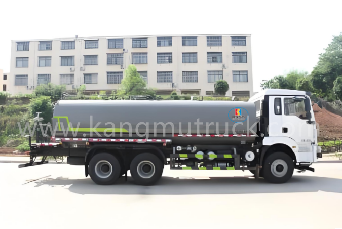 Truk Penyiram Shacman Delong M3000 18CBM